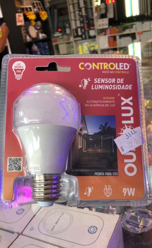 LÂMPADA BULBO 9W SENSOR DE LUMINOSIDADE OUROLUX