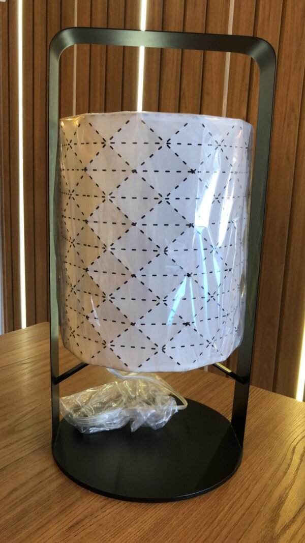 ABAJUR DE MESA MATE PT MB LED